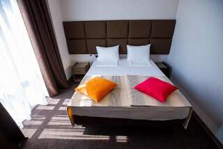 Отель Отель Migal Сочи Двухместный номер Делюкс с 1 кроватью или 2 отдельными кроватями и балконом-4